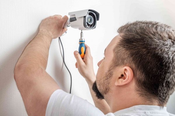 intervention pose camera surveillance